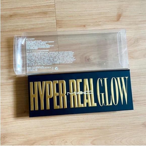 MAC COSMETICS Hyper Real Glow
Highlighter Palette 0.15 oz/4.5g - Picture 6 of 8